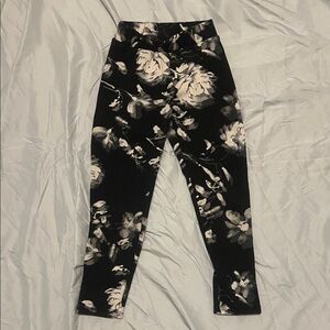 GAP Kids Black and White Patterned Leggings/Sweatpants